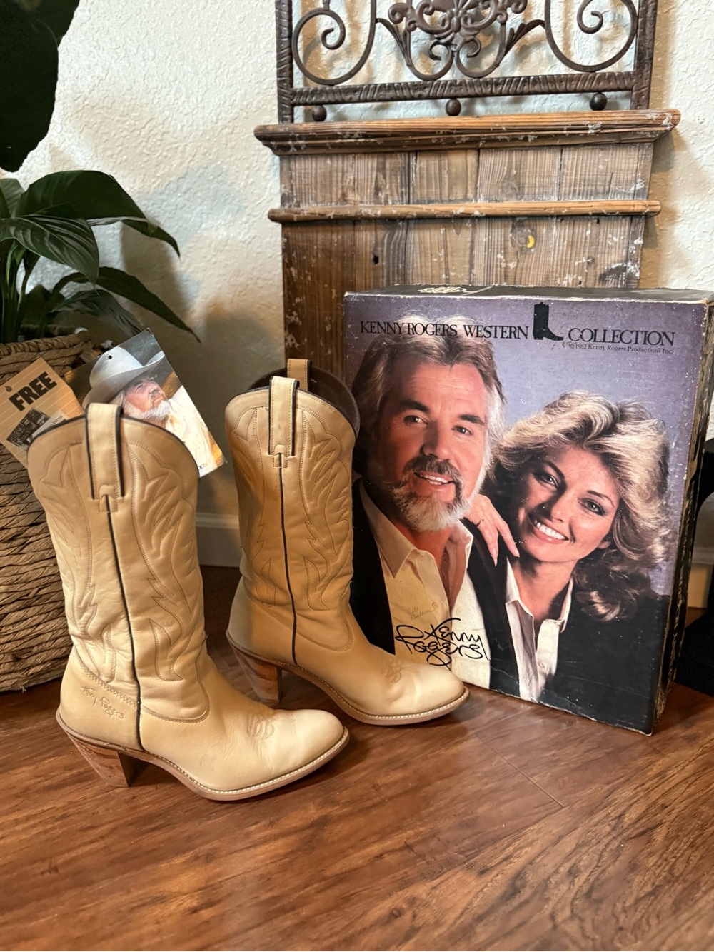 Vintage RARE FIND 1982 Women Leather Kenny Rogers Collection Cream Boots 8.5 M